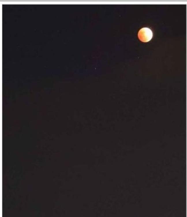 皆既月食　赤い色の月　８時１２分頃