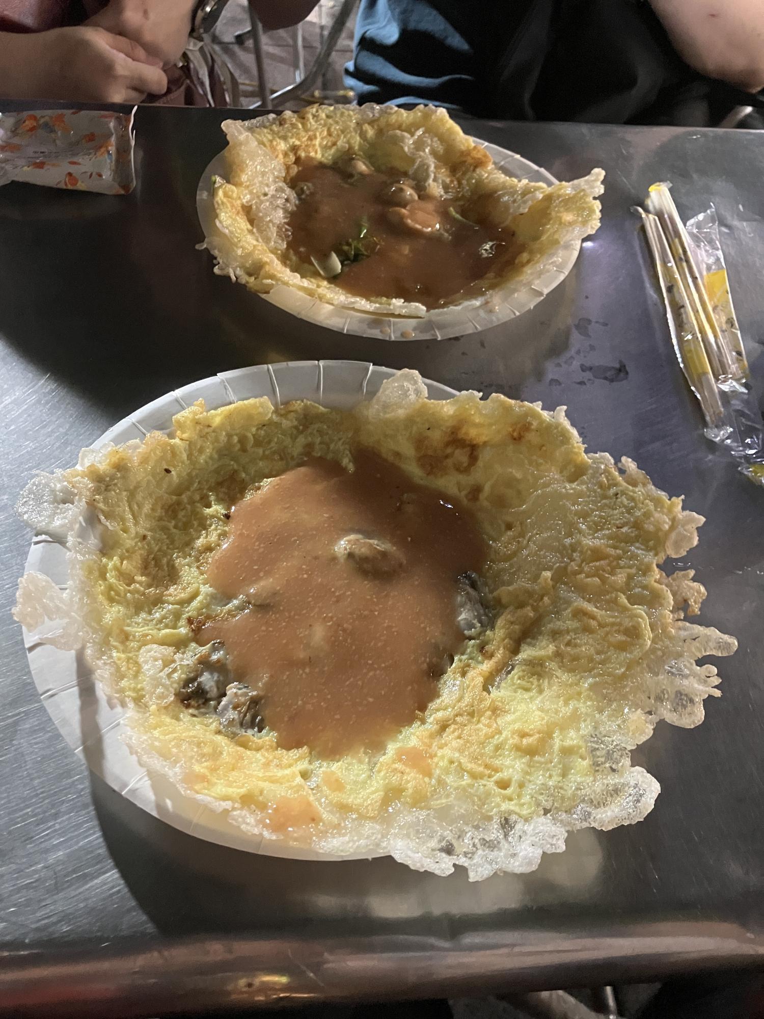 夜市にて牡蠣入りの卵焼き